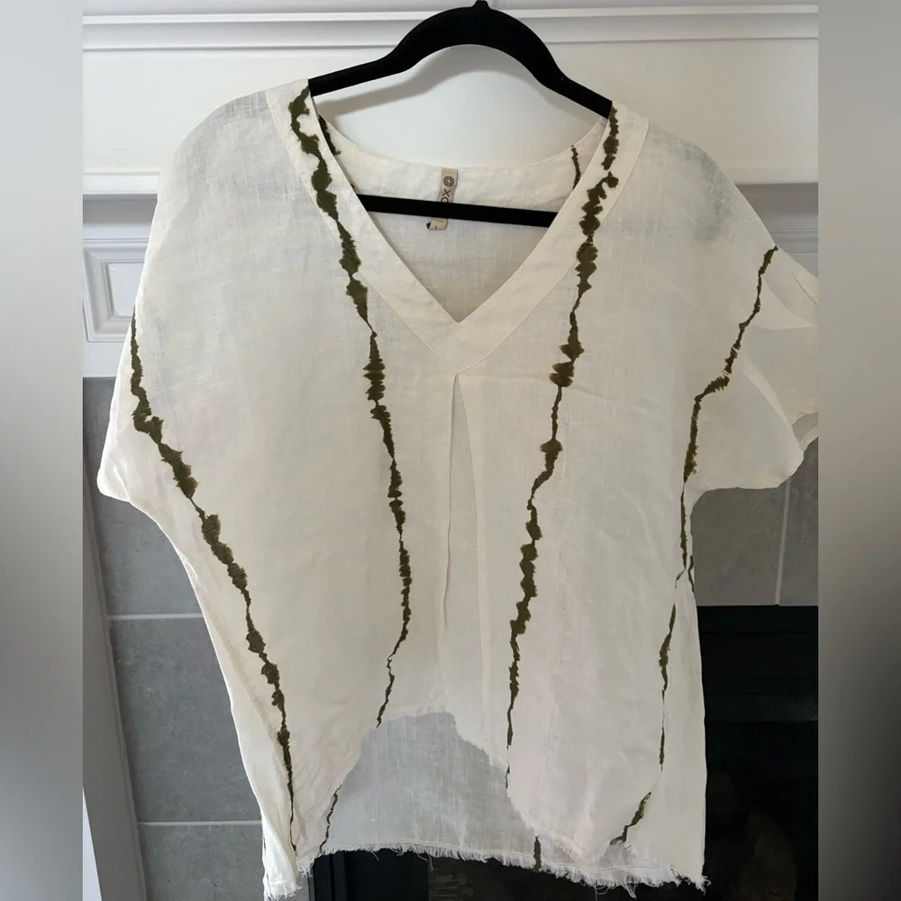 Stylish V-Neck Women’s Top - ivory Top and Green - Picture 2 of 10